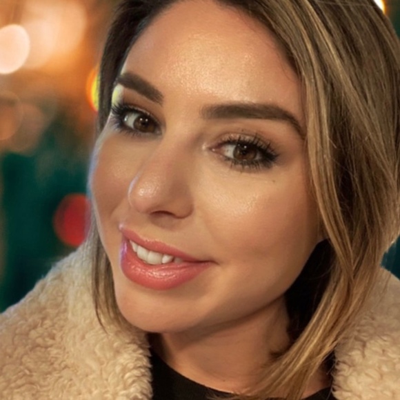 Meet your Posher, Lara - Picture 1 of 1